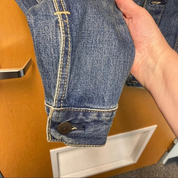 LEVI’S Sz M Denim Trucker Style  Jean Jacket - Picture 4 of 9